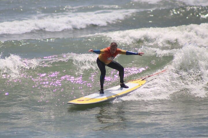Beginner Surf Lesson in Lima, Perú: Learn to Ride Miraflores Waves photo 5