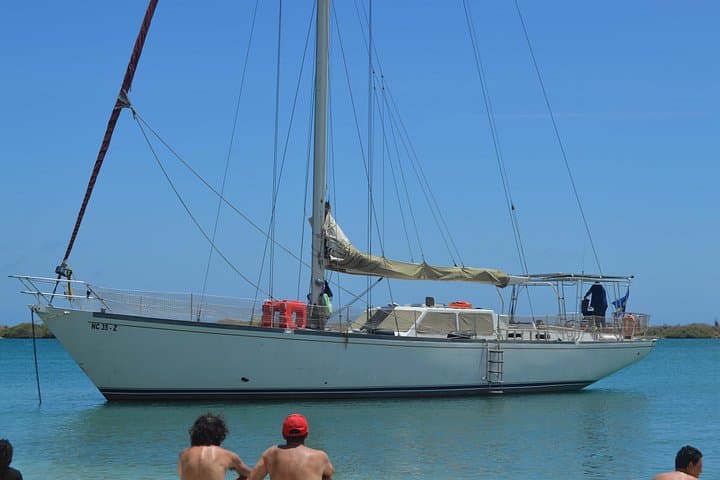 Private 4-Hour Motorsailing Charter: Spanish Waters, Fuik Bay BBQ & Snorkel — Curaçao photo 2