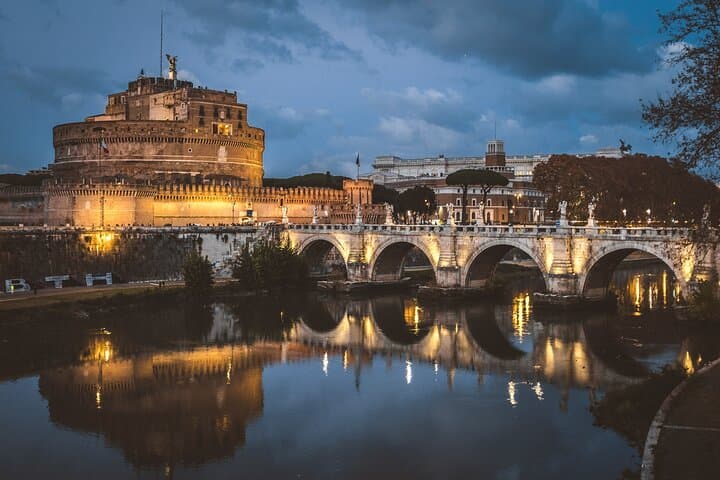Rome After Dark: Pizza, Gelato & Illuminated Monuments Night Tour