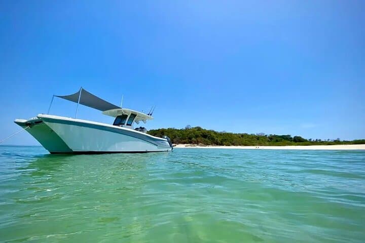 Las Perlas by Private Boat: A Full-Day Escape to Contadora’s Clear Water and Quiet Coves