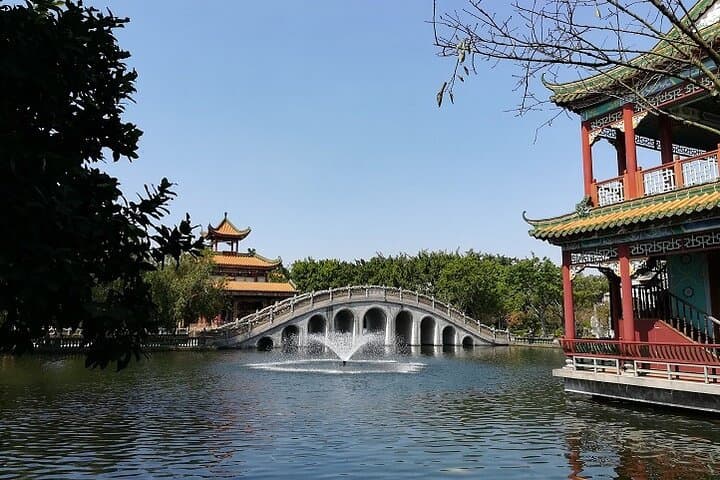 Guangzhou Layover Private Tour: Baiyun Mountain, Xiguan Old Town & Cantonese Dim Sum photo 3