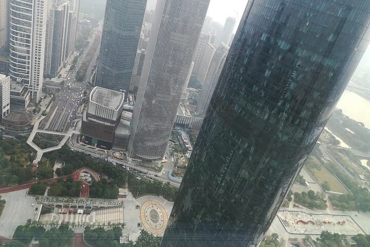 Guangzhou Layover Private Tour: Baiyun Mountain, Xiguan Old Town & Cantonese Dim Sum photo 4