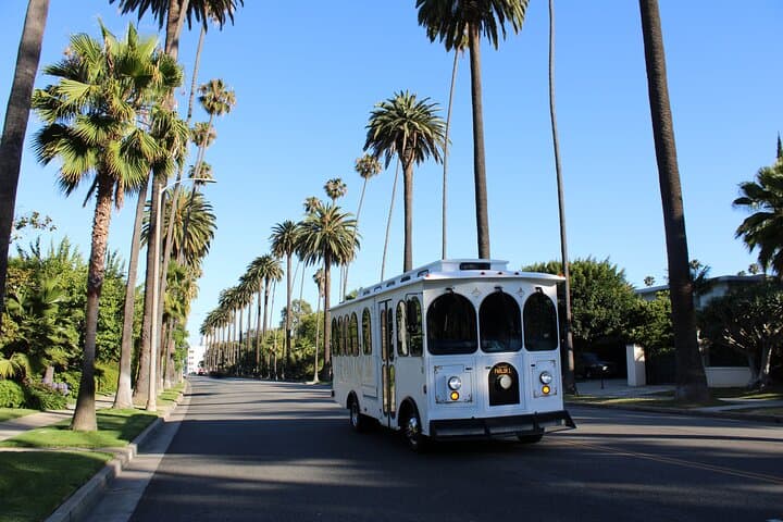 luxury-hollywood-sightseeing-trolley-tour-parlor-car photo 3