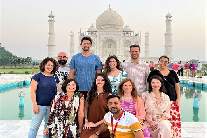 Private Tour Guide for the Taj Mahal & Agra Fort — Practical 3–5 Hour Visit