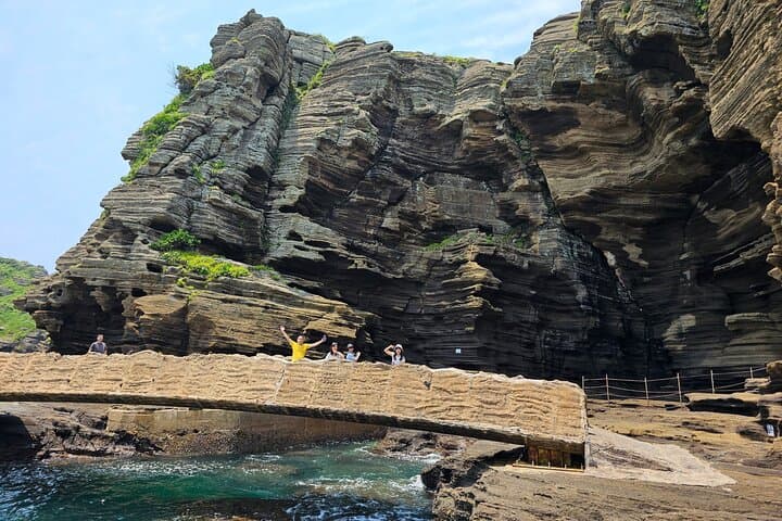 South Jeju Private Tour — Halla, Waterfalls & Yongmeori Coast photo 3