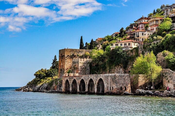 Alanya City Tour: Boat Trip, Dimçay Lunch & Cable Car from Side