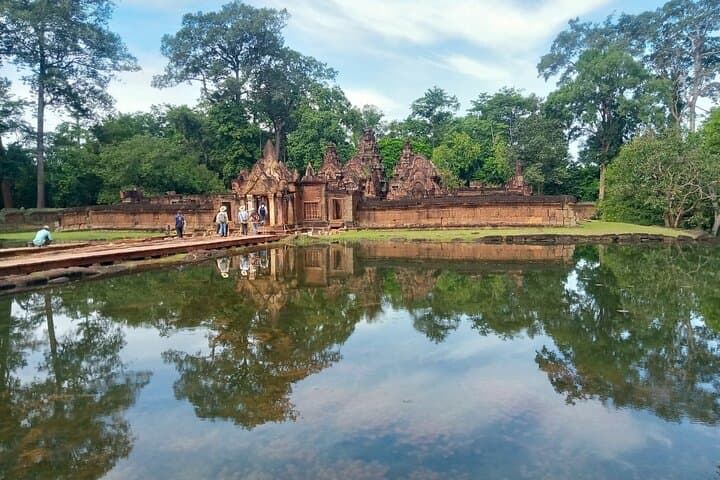 Banteay Srei & Kbal Spean: Pink Sandstone Carvings and the River of a Thousand Lingas