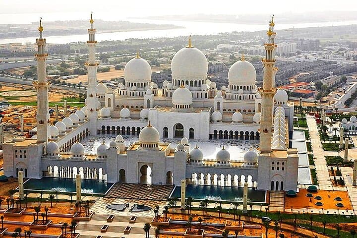 Private Abu Dhabi City Tour from Dubai: Sheikh Zayed Road to Grand Mosque & Corniche photo 2