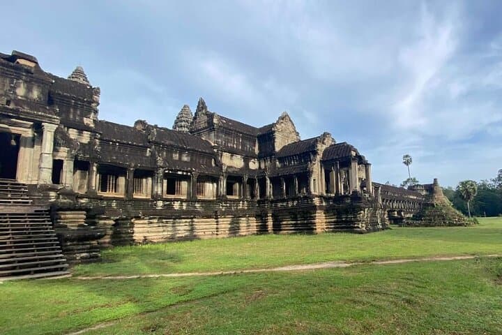 Exploring Angkor Wat: Practical Guide to the Ancient Temple Complex photo 4