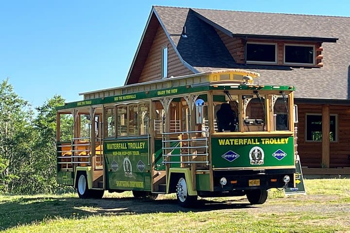Columbia River Gorge Waterfall Trolley: Hop-On Hop-Off to Multnomah Falls photo 2