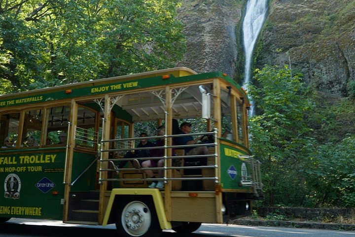 Portland Waterfall Express: Coach to Waterfall Trolley & Multnomah Falls Hop-On Tour photo 4