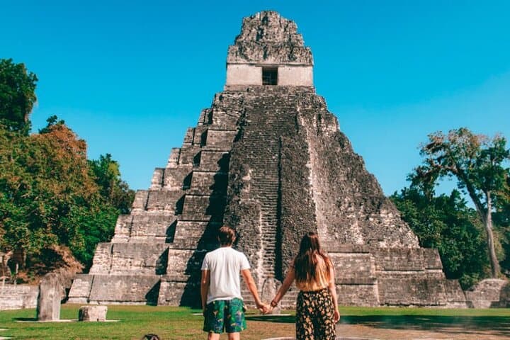 6-Day Central America Highlights: Tikal, Copán, Quiriguá & Belize Cays