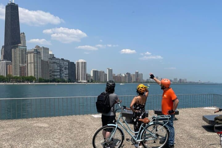 Explore Chicago’s Iconic Lakefront and Architecture on a 2-Hour E-Bike Tour photo 2