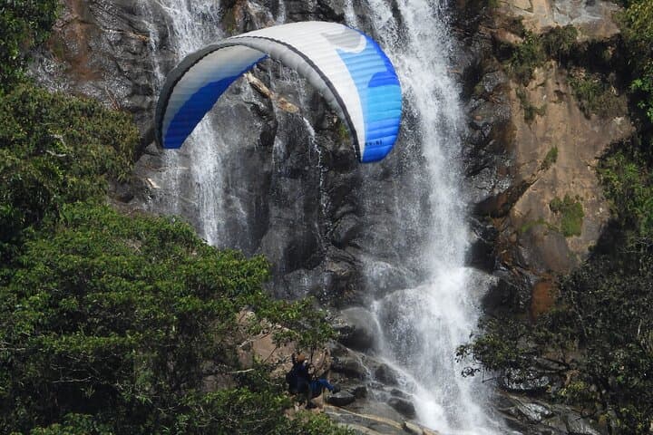 Guatape Private Tour: El Peñón, Colorful Town & Optional Paragliding photo 3