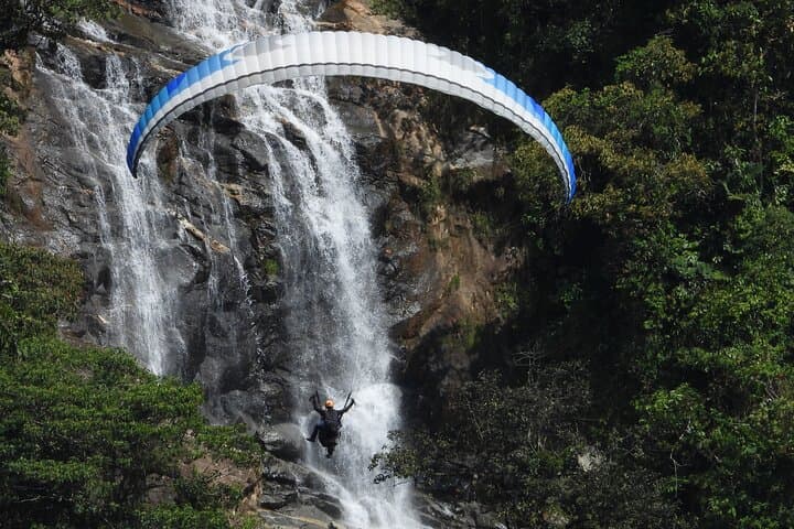 Guatape Private Tour: El Peñón, Colorful Town & Optional Paragliding photo 4