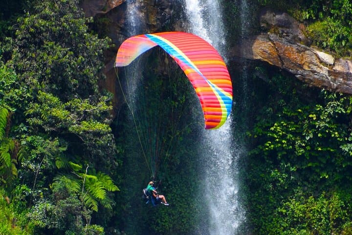 Guatape Private Tour: El Peñón, Colorful Town & Optional Paragliding