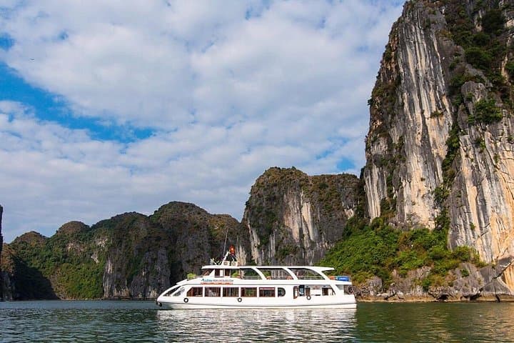 Halong Luxury Day Cruise: Sung Sot Cave, TiTop Island & Kayak photo 4