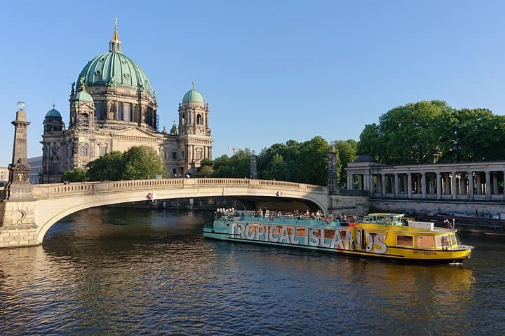 Berlin East Side Spree Cruise: 2.5-Hour Commentary Boat Tour