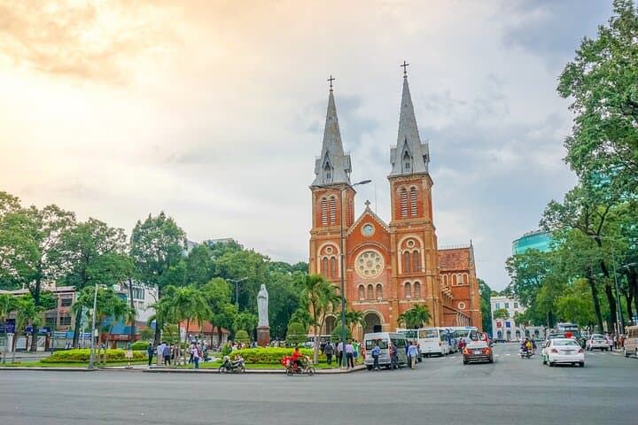 8-Day Glimpse of Vietnam: Ho Chi Minh, Hoi An & Halong Bay Adventure photo 2