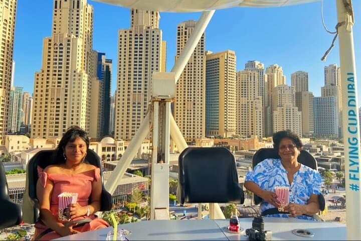 flying-cup-dubai-ultimate-mid-air-dining-experience photo 4
