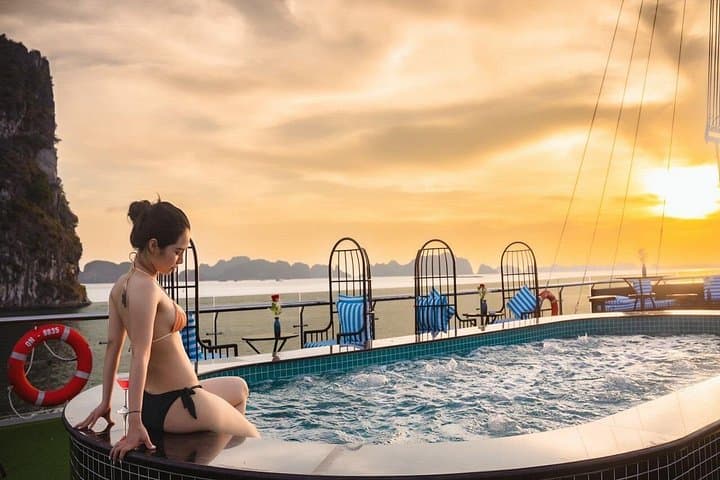 Amethyst Cruise Halong Bay Luxury Day Cruise with Jacuzzi, Cave & Titop Peak photo 2