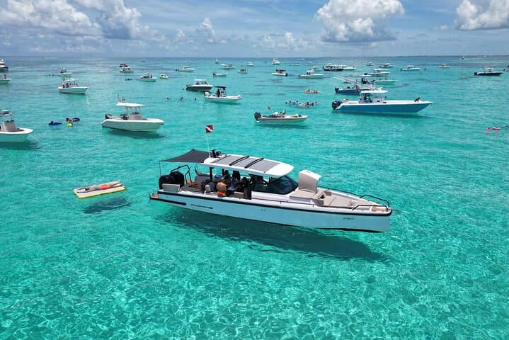 Miami Bay Discovery: Private 40ft Yacht Cruise from Miami Beach