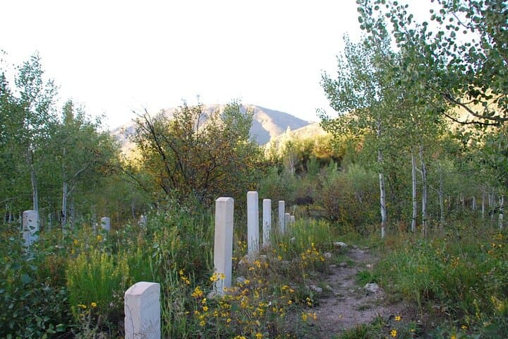 Leisure Hiking East Aspen’s Hunter Creek: Scenic Trails and Historic Paths photo 3
