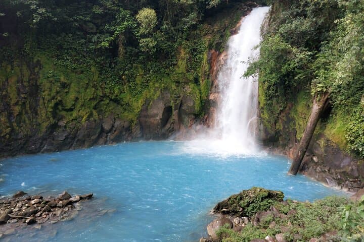 La Fortuna to Río Celeste: Waterfall Hike, River Tubing & Lunch