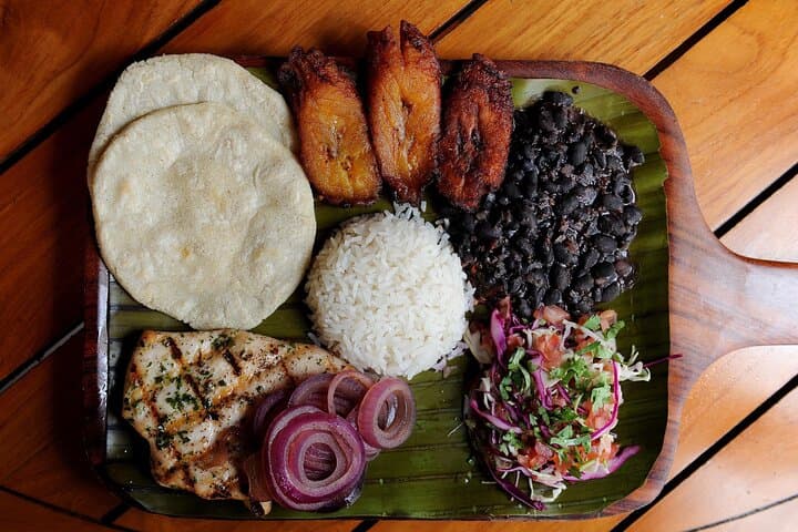 La Fortuna to Río Celeste: Waterfall Hike, River Tubing & Lunch photo 3