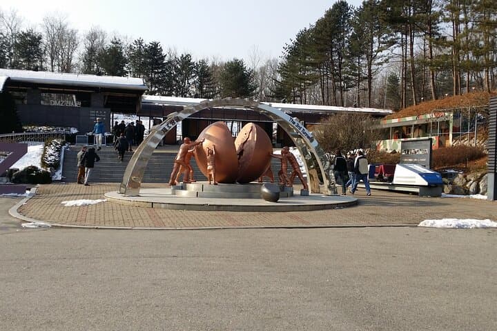 Private DMZ Day Tour: 3rd Tunnel, Dora Observatory & Gamaksan Suspension Bridge photo 3