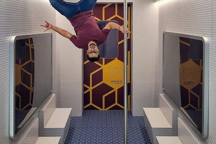 Museum of Illusions Dubai: Mind-Bending Exhibit with Transfer and Tickets photo 2