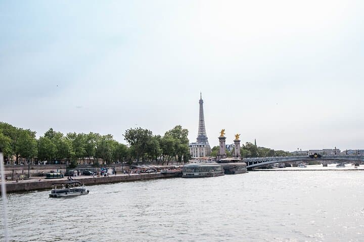 Seine River Sightseeing Cruise with Audioguide — Paris One-Hour Tour photo 5