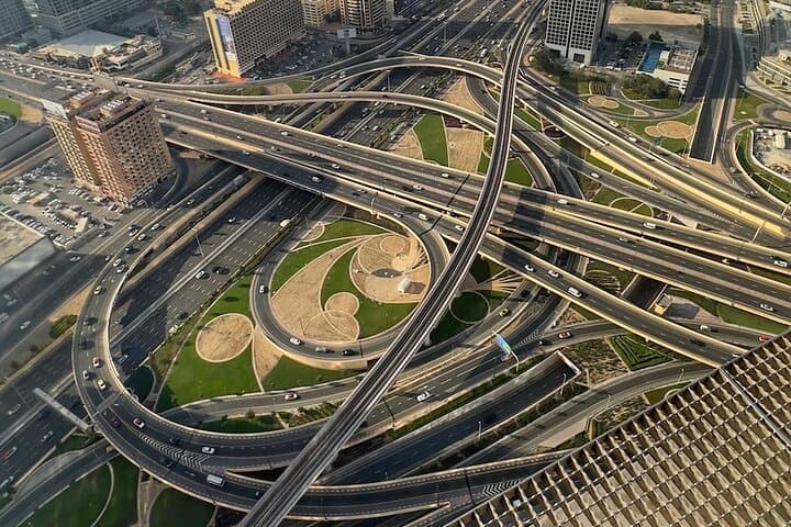 Dubai Sky Views Edge Walk: Hands-Free Ledge Walk 220m Above Downtown Dubai photo 5