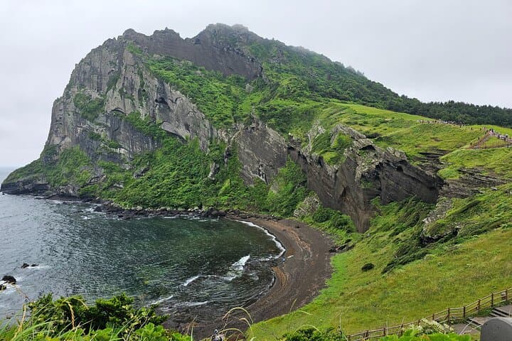 Jeju East & South Private Taxi Day Tour — UNESCO Geopark, Waterfalls & Beaches