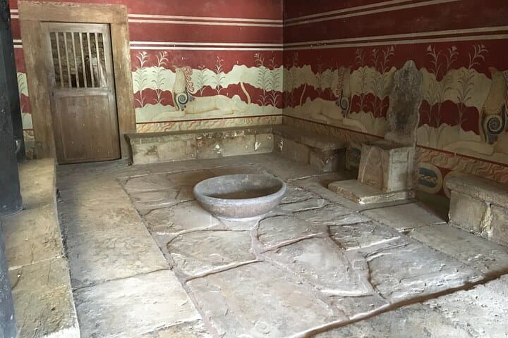 Knossos Palace Guided Tour: Skip-the-Line Small-Group Visit from Heraklion photo 3