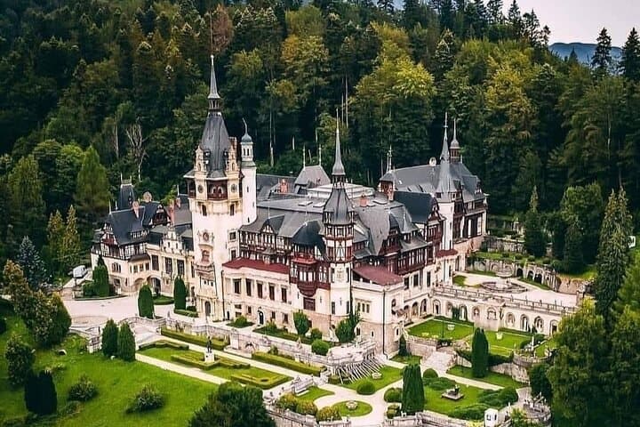 Peleș and Pelișor: Private Day Tour to Sinaia's Royal Castles
