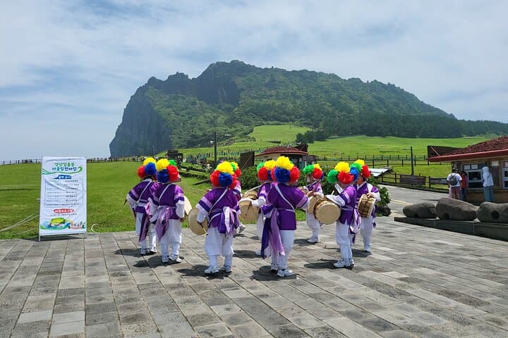 East Jeju Full-Day Private Tour: Seongsan Ilchulbong, Haenyeo & Oreum Drive