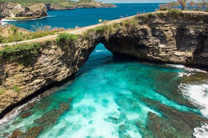 West Nusa Penida Private Tour: Angel's Billabong, Broken Beach & Kelingking Guide photo 2