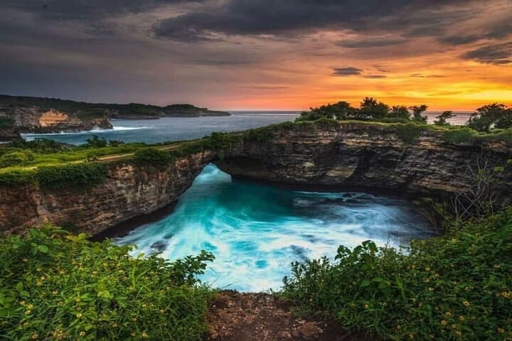 West Nusa Penida Private Tour: Angel's Billabong, Broken Beach & Kelingking Guide photo 3