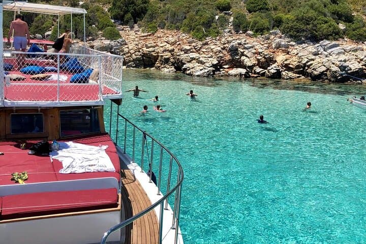 Pirate Boat Tour in Bodrum: Swim, Lunch & Turquoise Bays photo 5