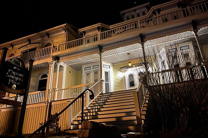Boothbay Harbor Ghost Walking Tour: Opera House Legends & Lady of the Dusk photo 3