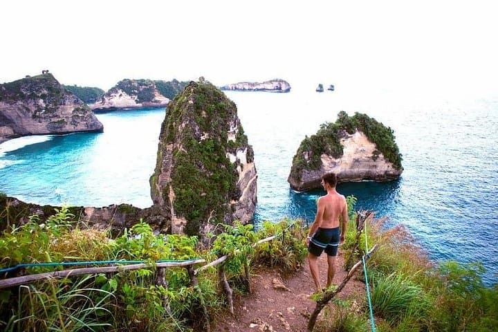 East Nusa Penida Instagram Tour: Diamond Beach, Atuh & Tree House Day Trip photo 2