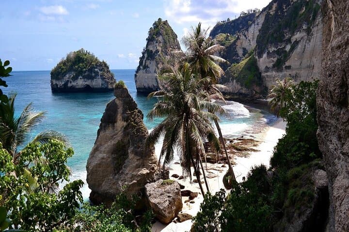East Nusa Penida Instagram Tour: Diamond Beach, Atuh & Tree House Day Trip photo 1