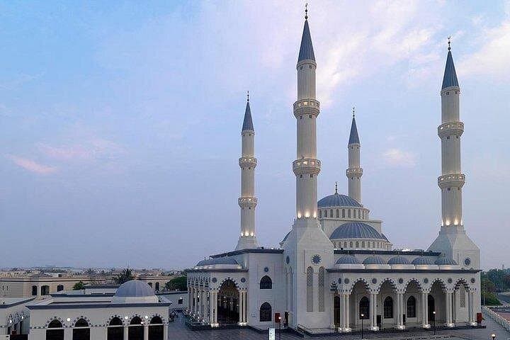 Dubai Old and Modern City Tour: Blue Mosque, Creek Abra & Jumeirah Sights photo 1