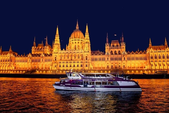 Budapest Pizza Cruise: Danube Dinner with City Lights photo 3