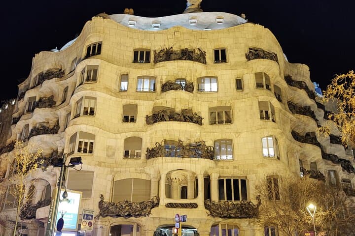 E-bike Night Tour Barcelona: Explore Barcelona's Landmarks After Dark photo 5