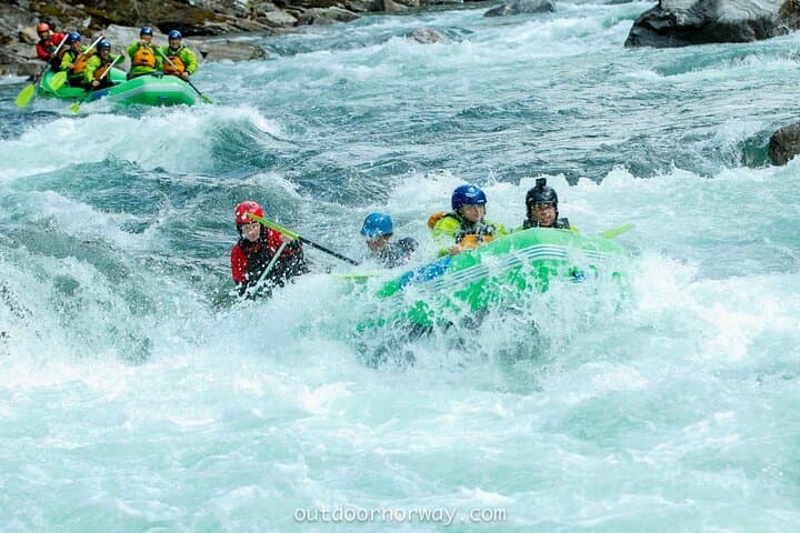 Raundal Whitewater Rafting: Grade 3–4 Play Section in Voss, Norway photo 3