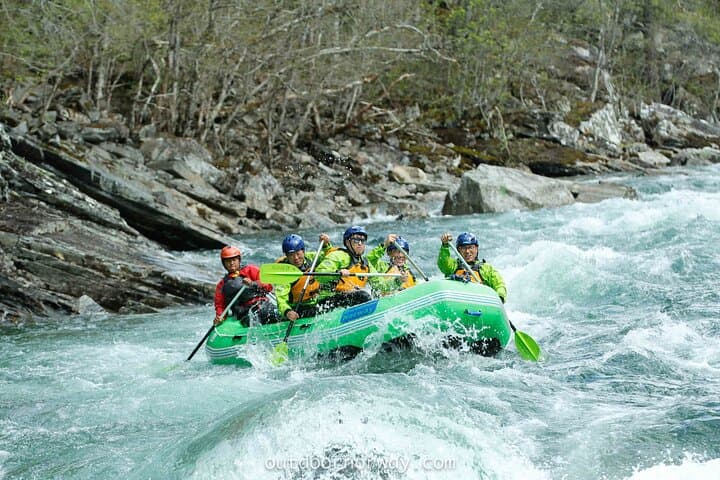 Raundal Whitewater Rafting: Grade 3–4 Play Section in Voss, Norway photo 5