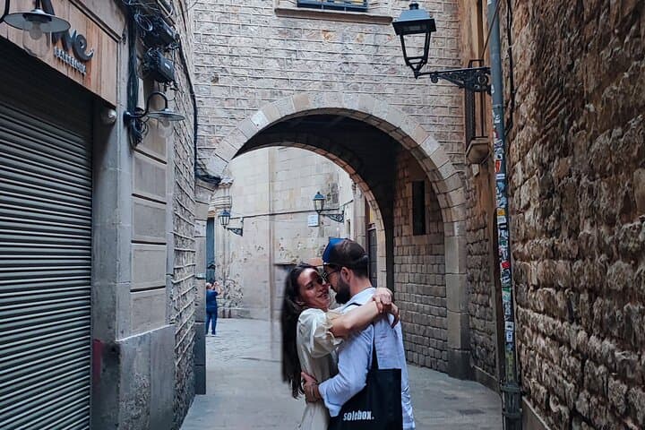 Romantic Gothic Quarter Walking Tour and Flamenco Show in Barcelona photo 2