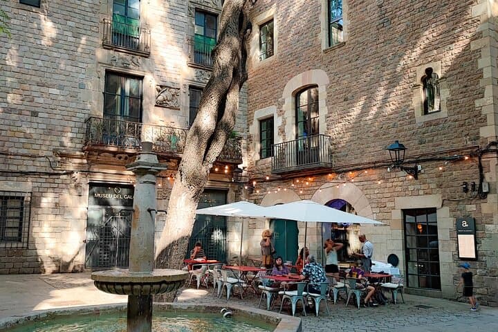 Romantic Gothic Quarter Walking Tour and Flamenco Show in Barcelona photo 4